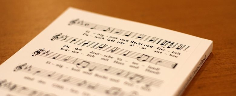 national-anthem-2462345_1280 (100 Jahre Frauenwahlrecht – Motiv für skurrile Textänderung beim Deutschlandlied?)