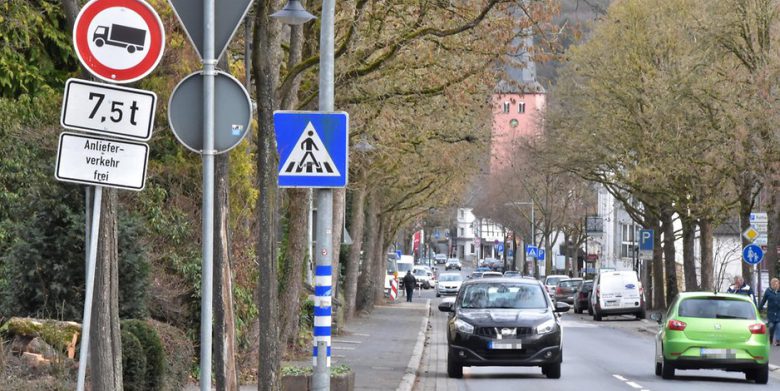 much-110219 (Ortsdurchfahrt: Brummis müssen weiter außen rum)